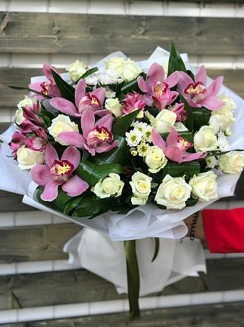 Букет цветов из: Розы и Хризантемы в Тисули