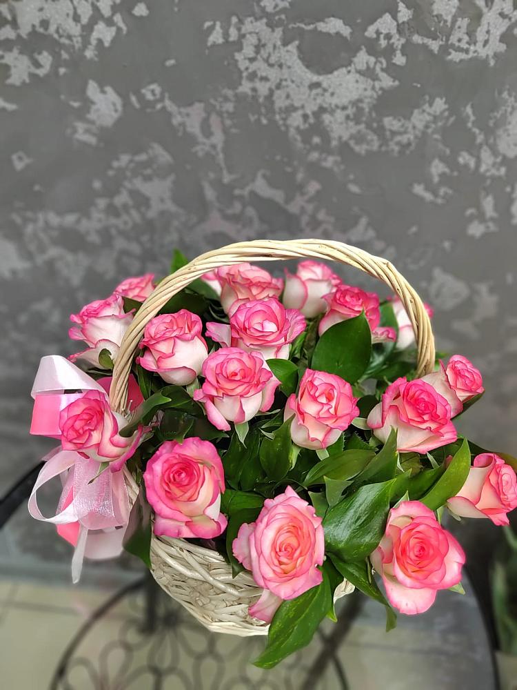 Цветочная композиция из Розы в корзине в Тисули