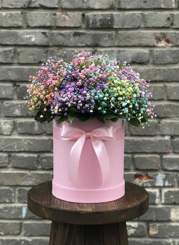 Цветочная композиция из Гипсофила и Розы в шляпной коробке в Тисули