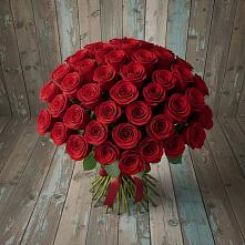 Букет 55 Красных роз Фридом #REPLACE_PRED# Тисули