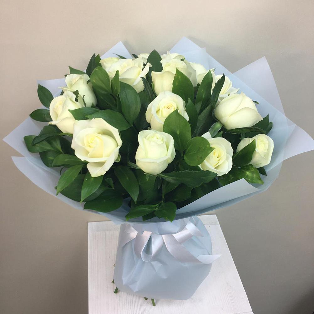 Букет 15 Белых роз Проуд в Тисули
