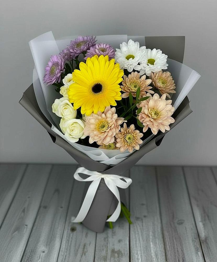 Букет цветов из: Розы, Герберы и Хризантемы в Тисули