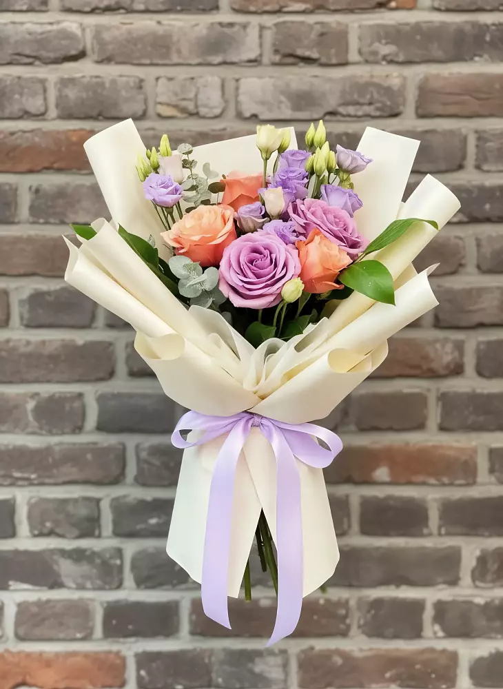 Букет цветов из: Лизиантусы и Розы в Тисули