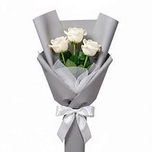 Букет 3 белые розы в Тисули