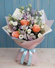 Букет цветов из:  Лизиантусы, Розы, Альстромерии и Гипсофила в Тисули