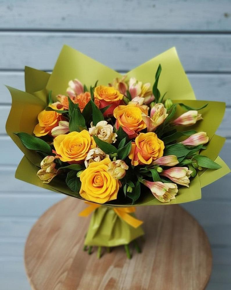 Букет цветов из: Альстромерии и Розы в Тисули