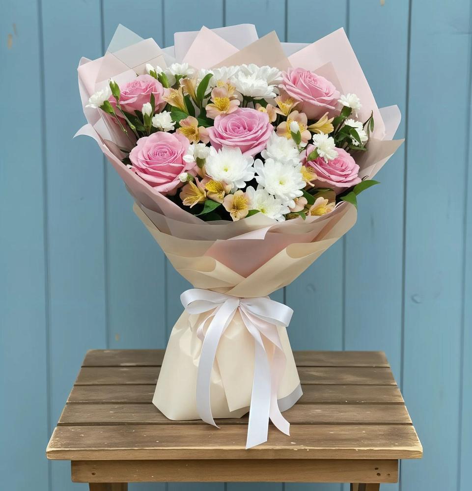 Букет цветов из: Гвоздики, Орхидеи и Розы в Тисули