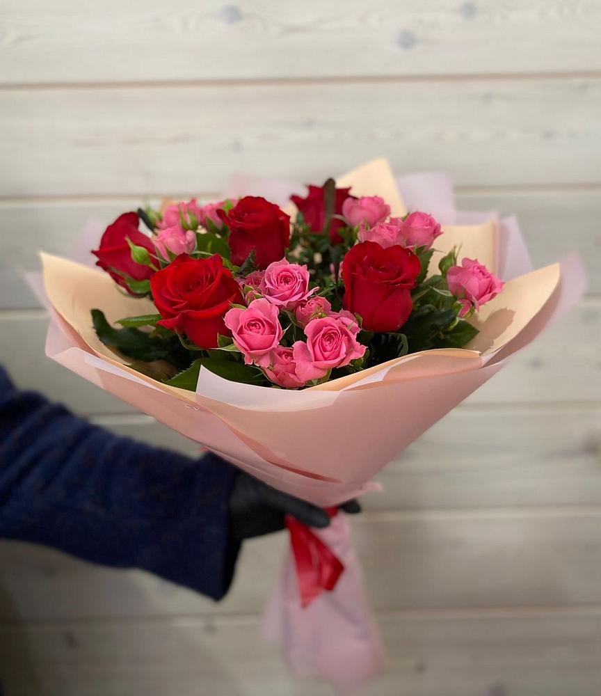 Букет цветов из: Розы в Тисули