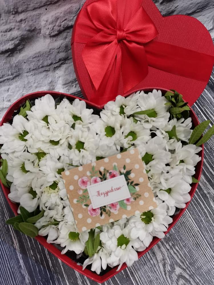 Цветочная композиция из Хризантемы в виде сердца в Тисули