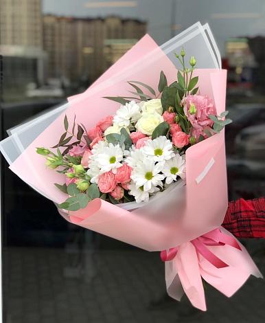 Букет цветов из: Розы, Лизиантусы и Хризантемы в Тисули