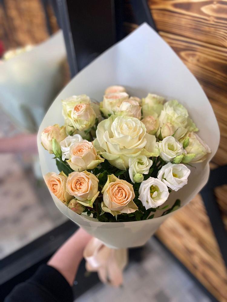 Букет цветов из: Розы и Лизиантусы в Тисули